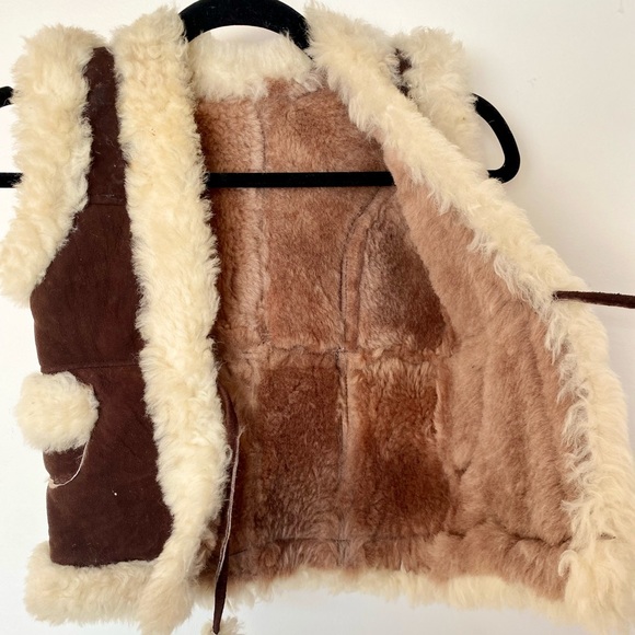 Girls Vintage Vest with Faux Fur Trim - Picture 3 of 7